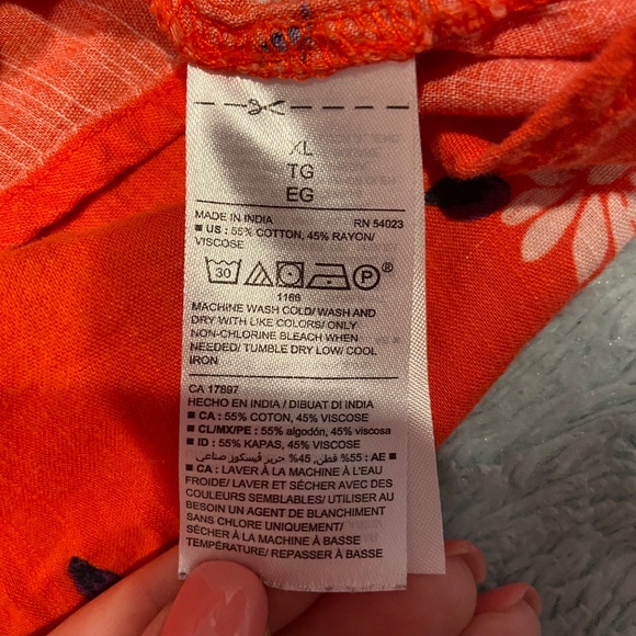 Old Navy XL Red Floral Peasant Boho Blouse with Ruffled Cuffs and 3/4 Sleeves - Picture 7 of 9